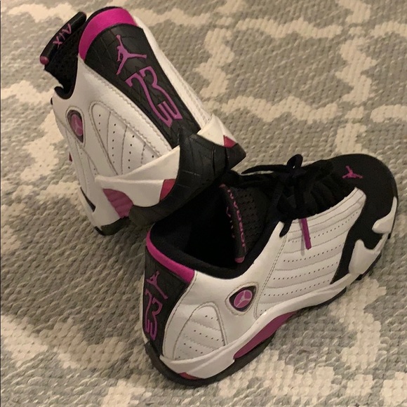 Nike shoes - Picture 2 of 12